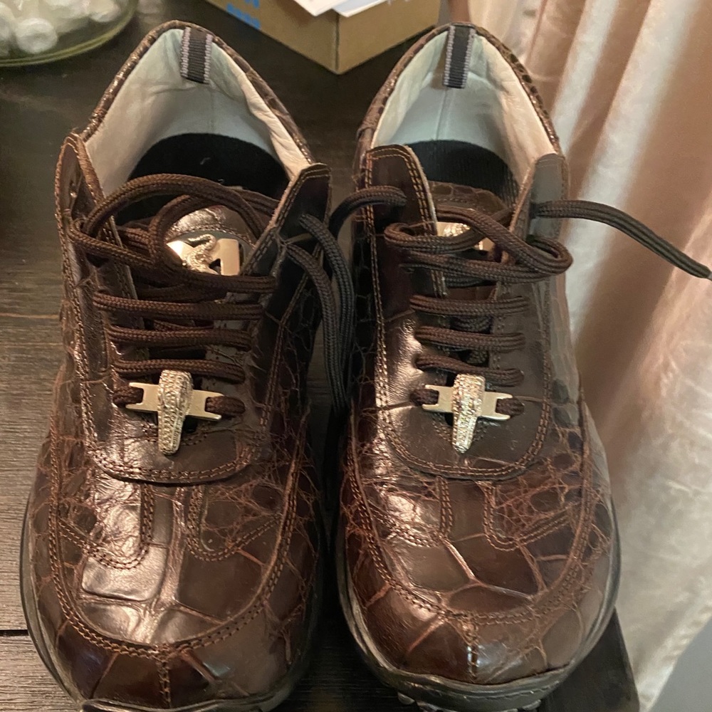 Alligator sneakers
